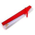 紅色玫瑰絲帶項(xiàng)鏈?zhǔn)宙湴b盒