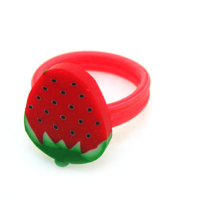 時(shí)尚草莓戒指軟陶飾品