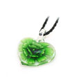 綠色心形內(nèi)雕花琉璃吊墜