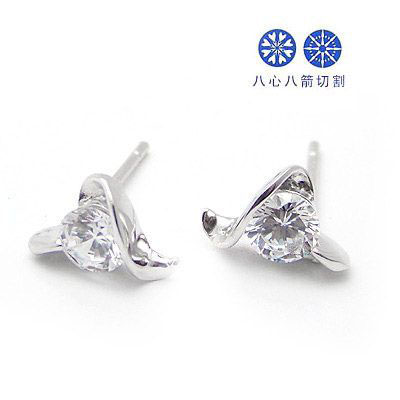 旋風(fēng)八箭八心鋯石銀耳釘