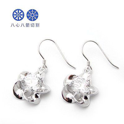 八心八箭鋯石綻梅銀耳環(huán)