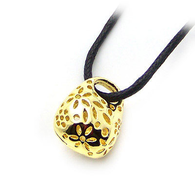 金色鏤空周大福款包包項(xiàng)鏈 個(gè)性飾品