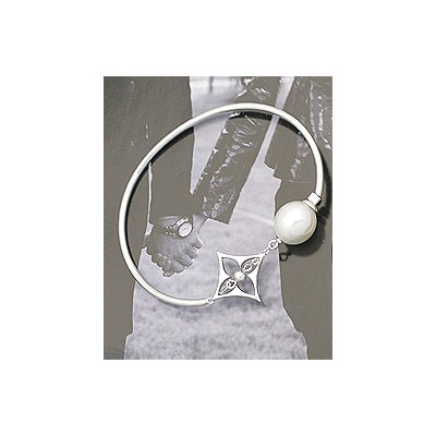 時(shí)尚韓款幸運(yùn)四葉草珍珠手鏈?zhǔn)骤C銀色款