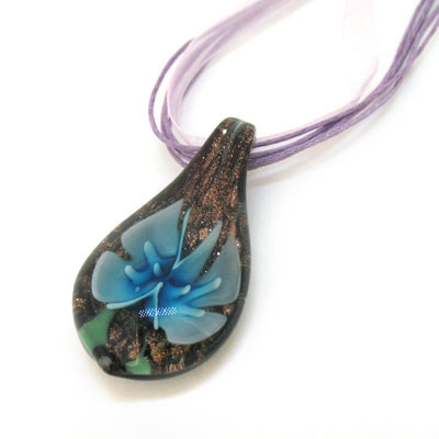 漂亮金粉藍(lán)色內(nèi)雕花琉璃吊墜