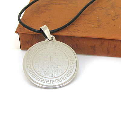 圓盤經(jīng)文圖案鈦鋼項(xiàng)鏈飾品