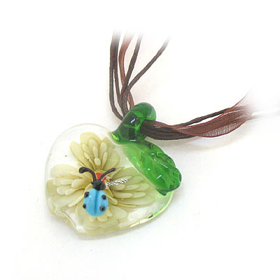 蘋(píng)果花朵小蟲(chóng)琉璃吊墜
